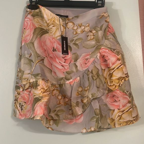 NWT Beautiful Express floral mini - Picture 3 of 4
